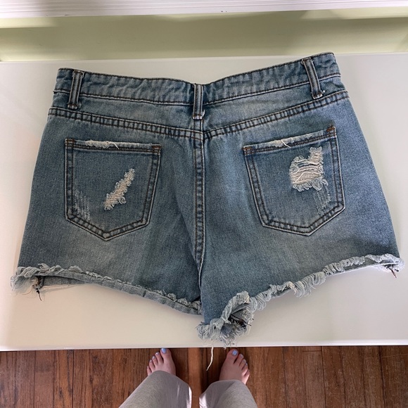 High waisted Jean shorts - Picture 3 of 3